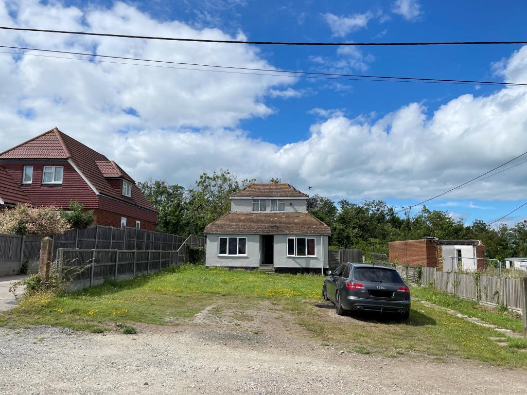 Lot: 46 - DETACHED BUNGALOW WITH POTENTIAL - Detached bungalow on large plot